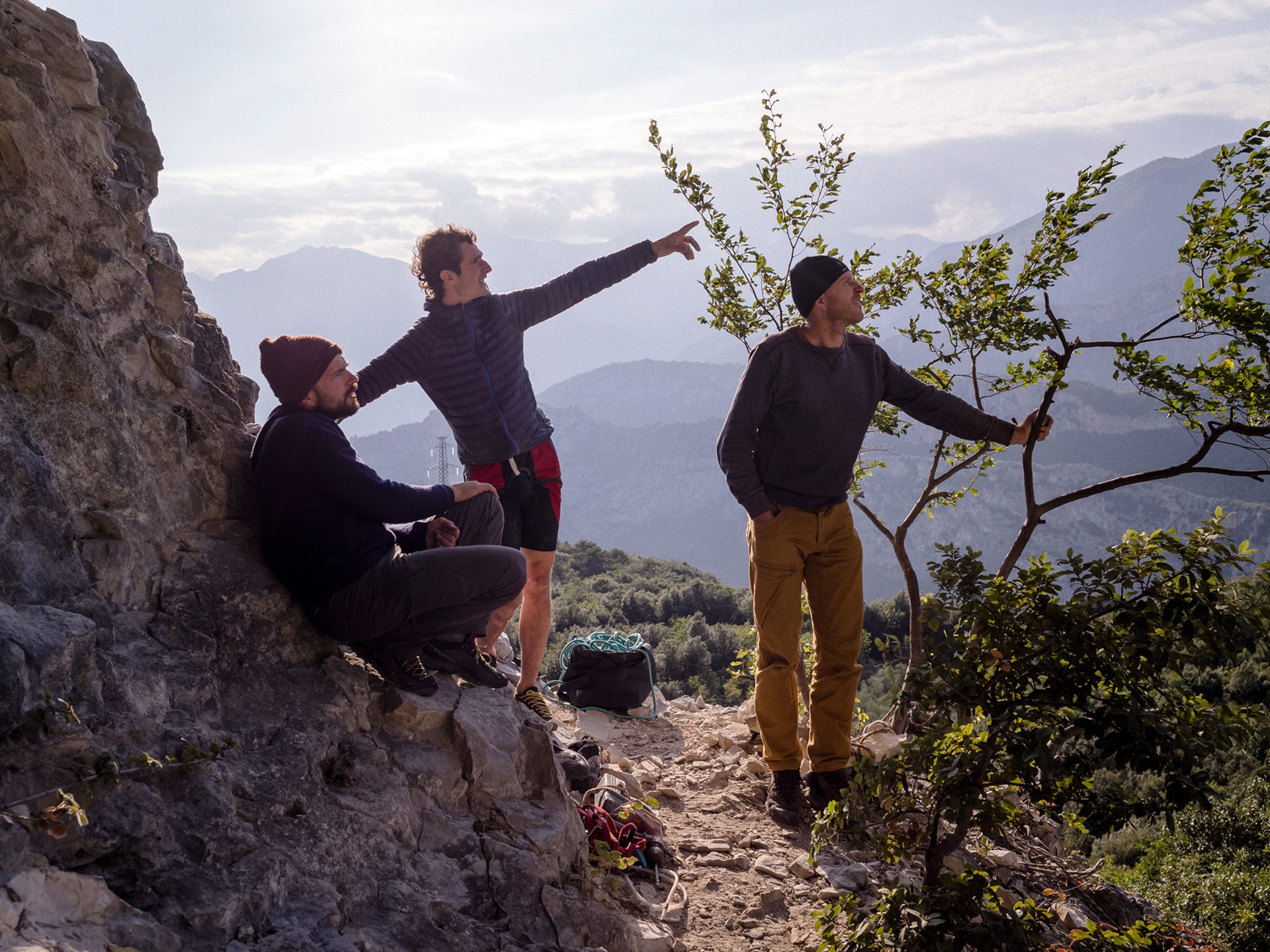 Adam Ondra (in the middle) and both directors on the shooting set.<br>Photo Simone Cargnoni