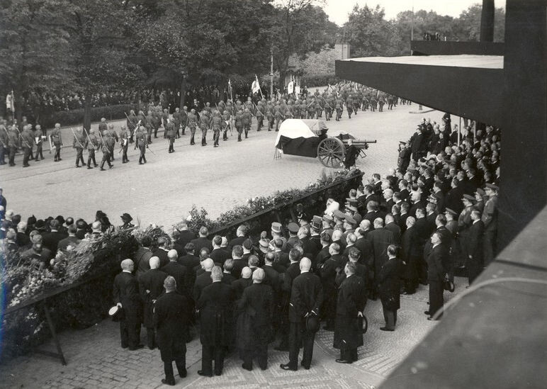 A Czech Funeral. Picture, time and emotions 