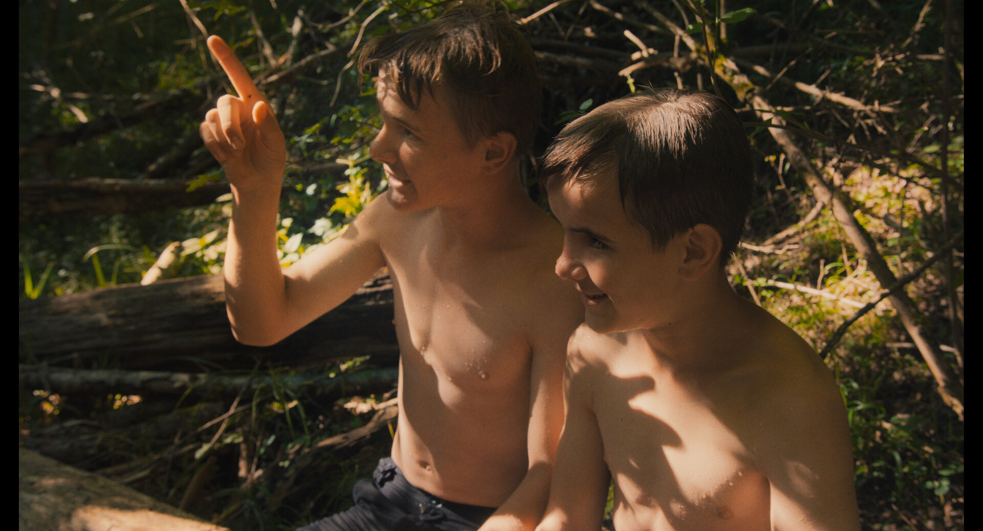 Touching youth through the perspective of a radical family